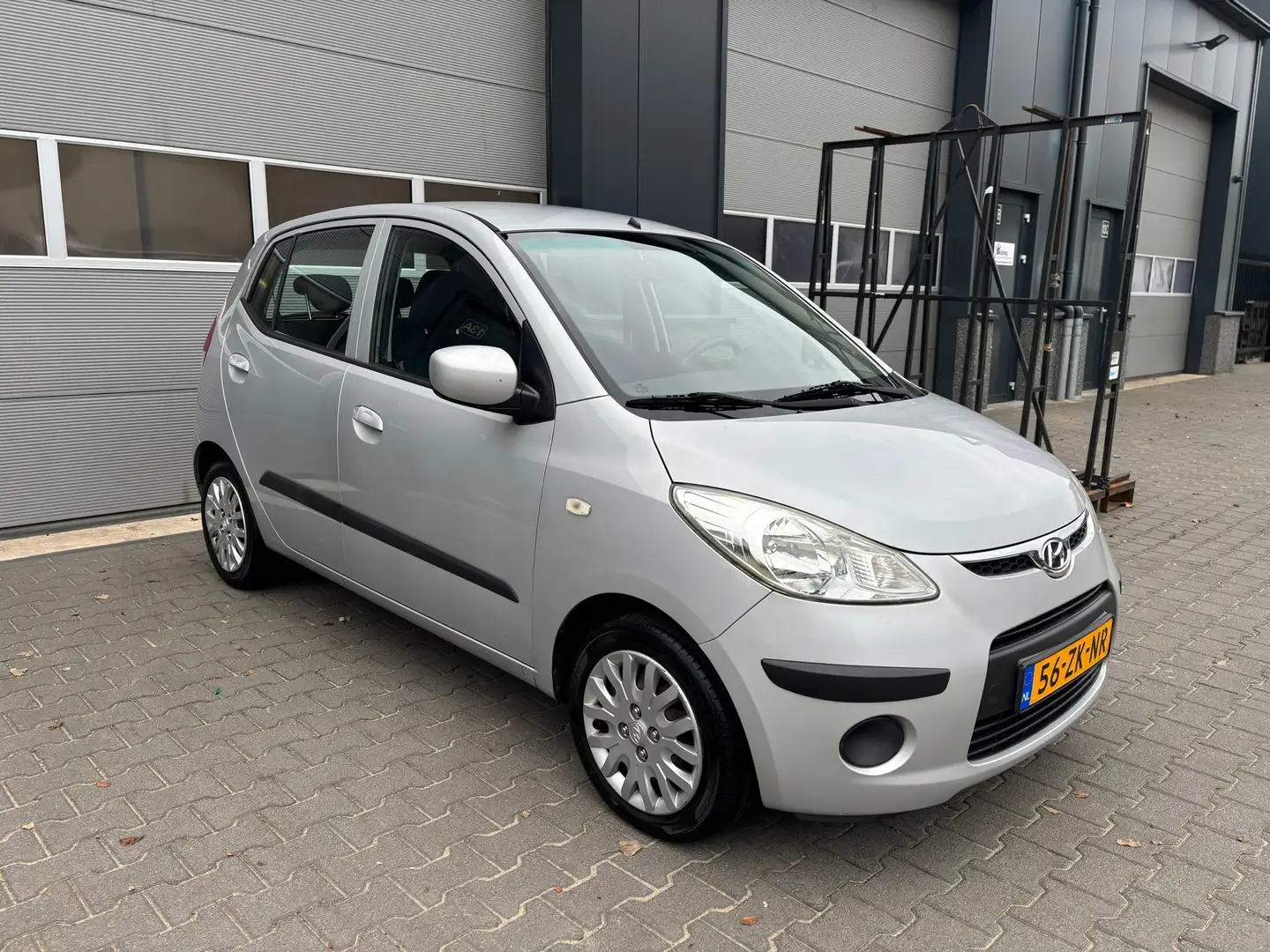 Hyundai i10 1.1 Dynamic Cool 5DRS|Airco|Parkeersensoren|Nieuwe Grijs - 1