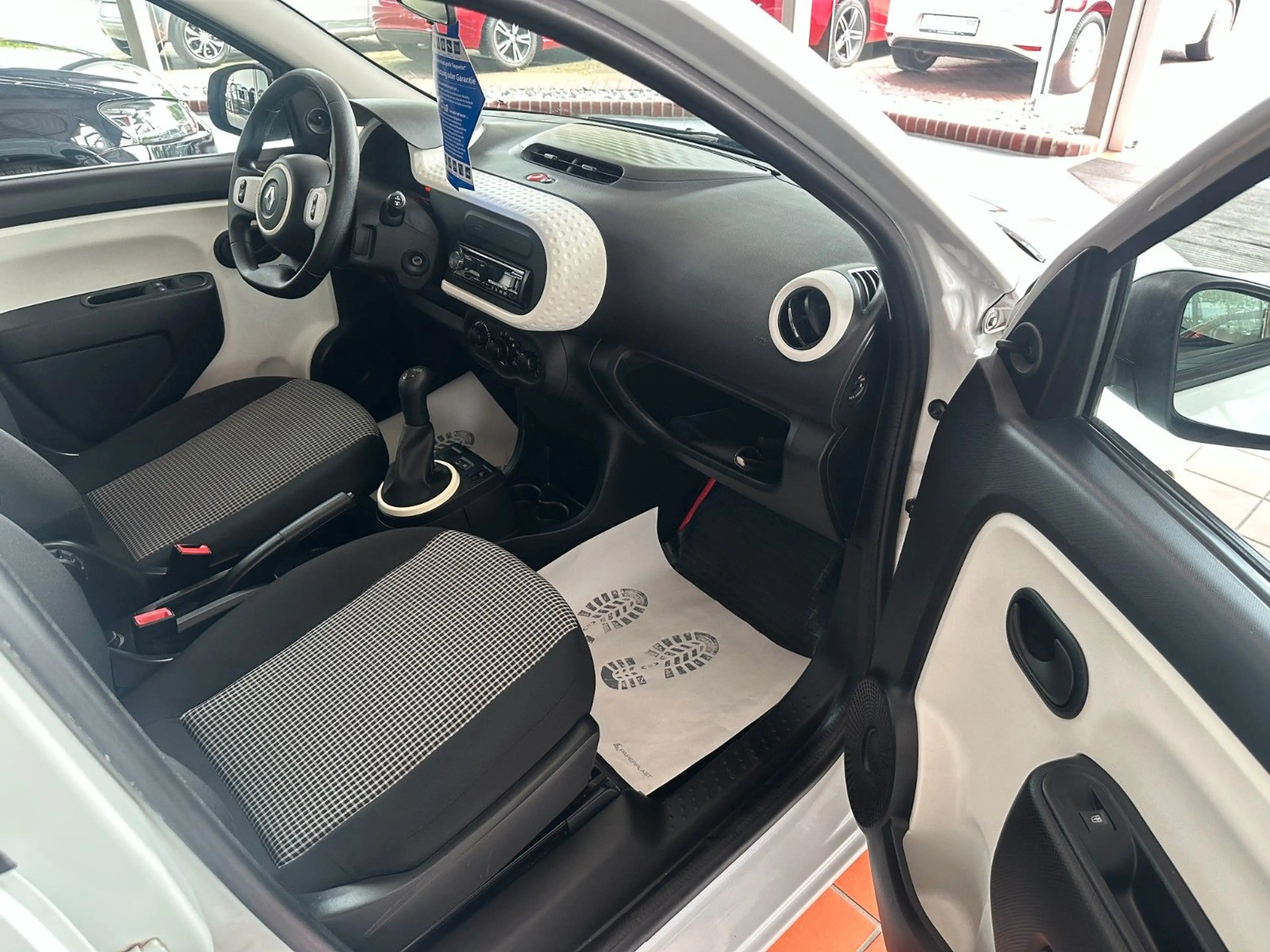 Renault Twingo Life * 1. Hand / Garantie * — photo 9