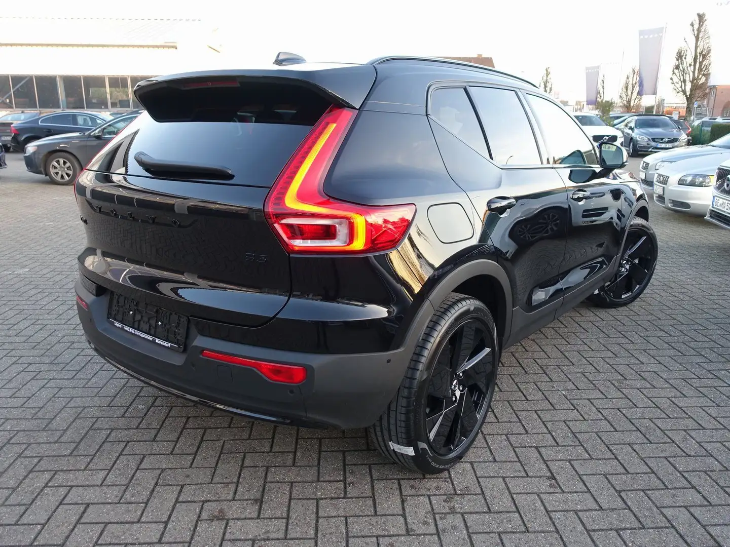 Volvo XC40 Black Edition Plus B3/360°Cam/Panorama/BLIS Schwarz - 2