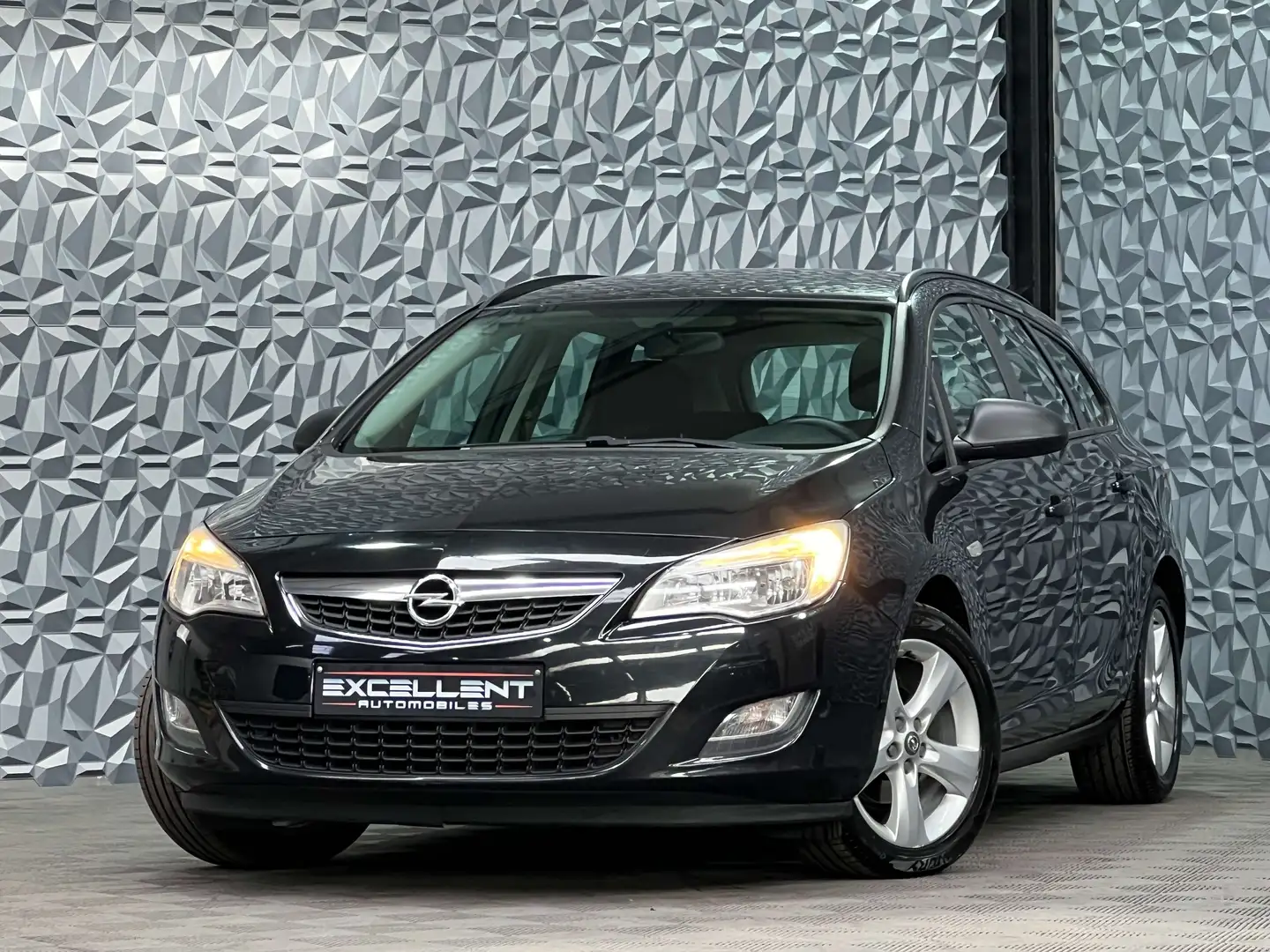Opel Astra 1.3 CDTi ecoFLEX Cosmo Start/Stop*AIRCO* Noir - 1