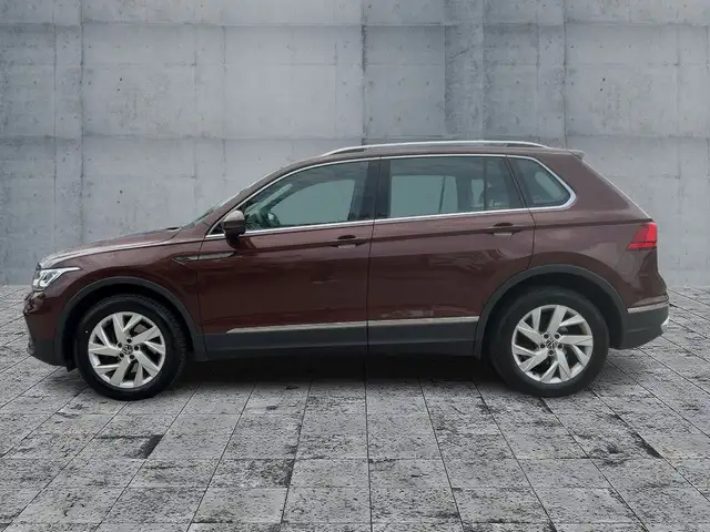 Volkswagen Tiguan view 4