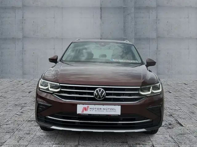 Volkswagen Tiguan view 3