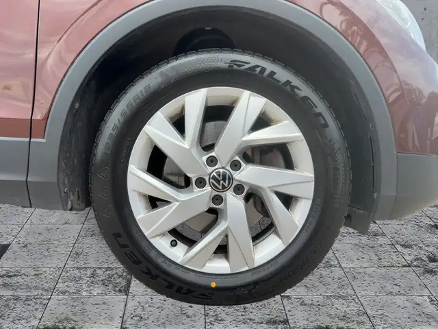 Volkswagen Tiguan view 8