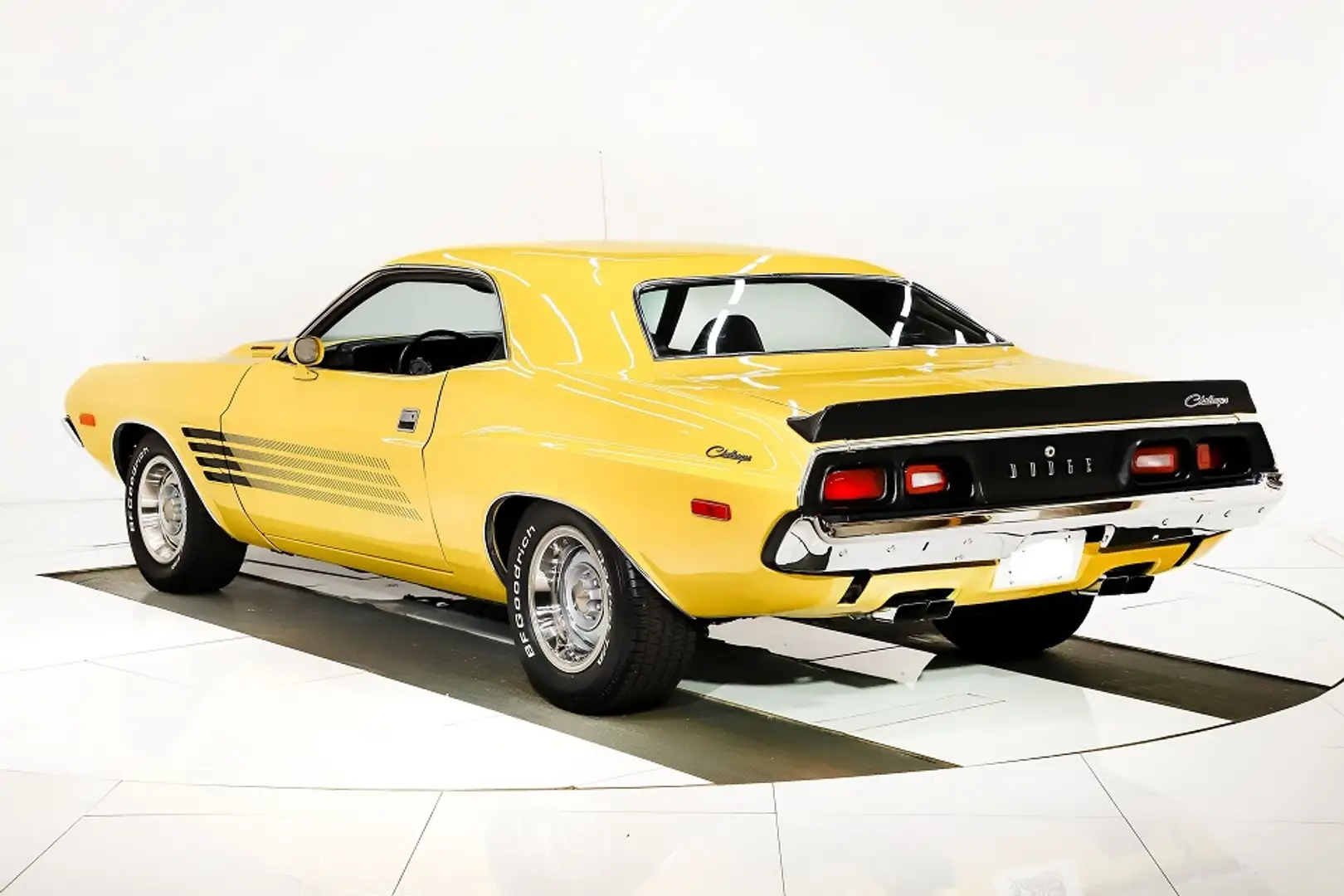 Dodge Challenger - 2