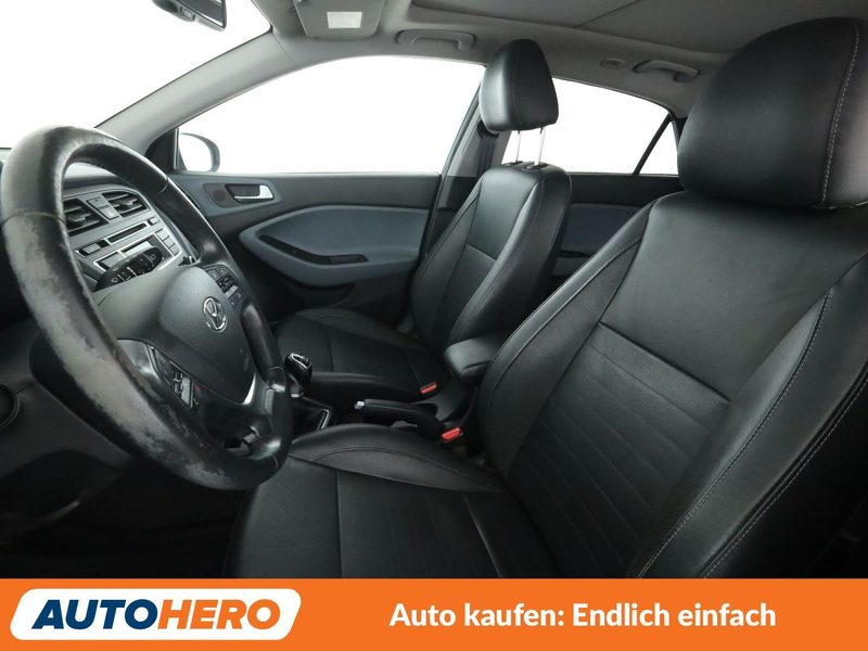 Hyundai i20 1.1 CRDi Style*PDC*SHZ*LHZ*TEMPO*KLIMA*GARANTIE* — photo 10