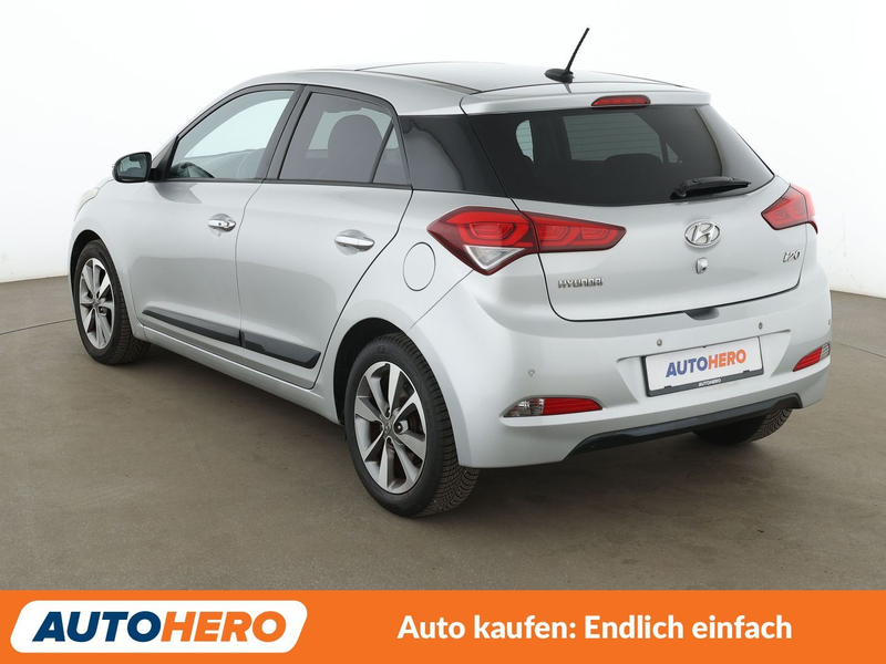 Hyundai i20 1.1 CRDi Style*PDC*SHZ*LHZ*TEMPO*KLIMA*GARANTIE* — photo 4