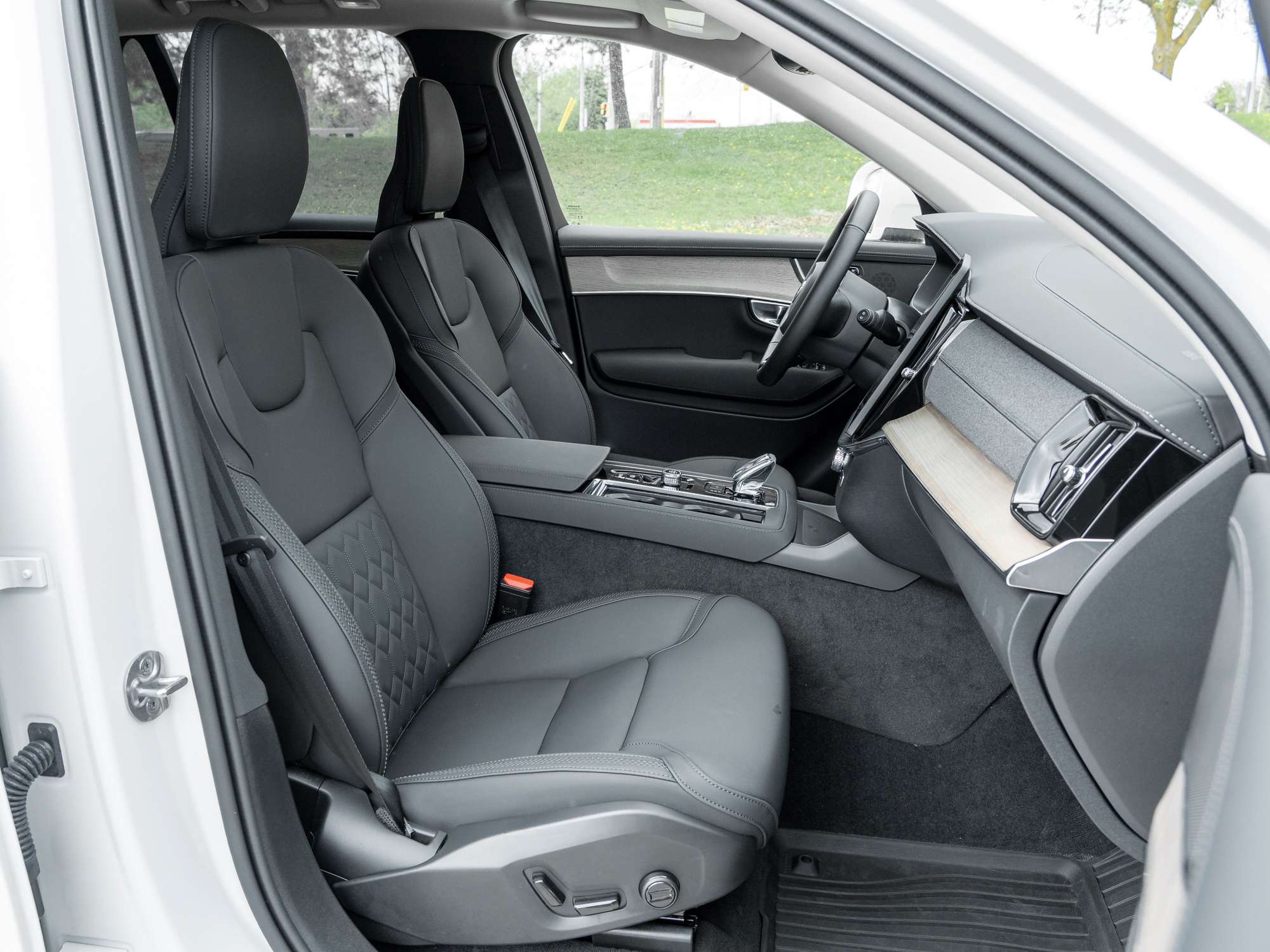 2026 Volvo XC90 B6 AWD PLUS 7-Seater |REAR CAMERA WASHER |2.99%* thumb 22