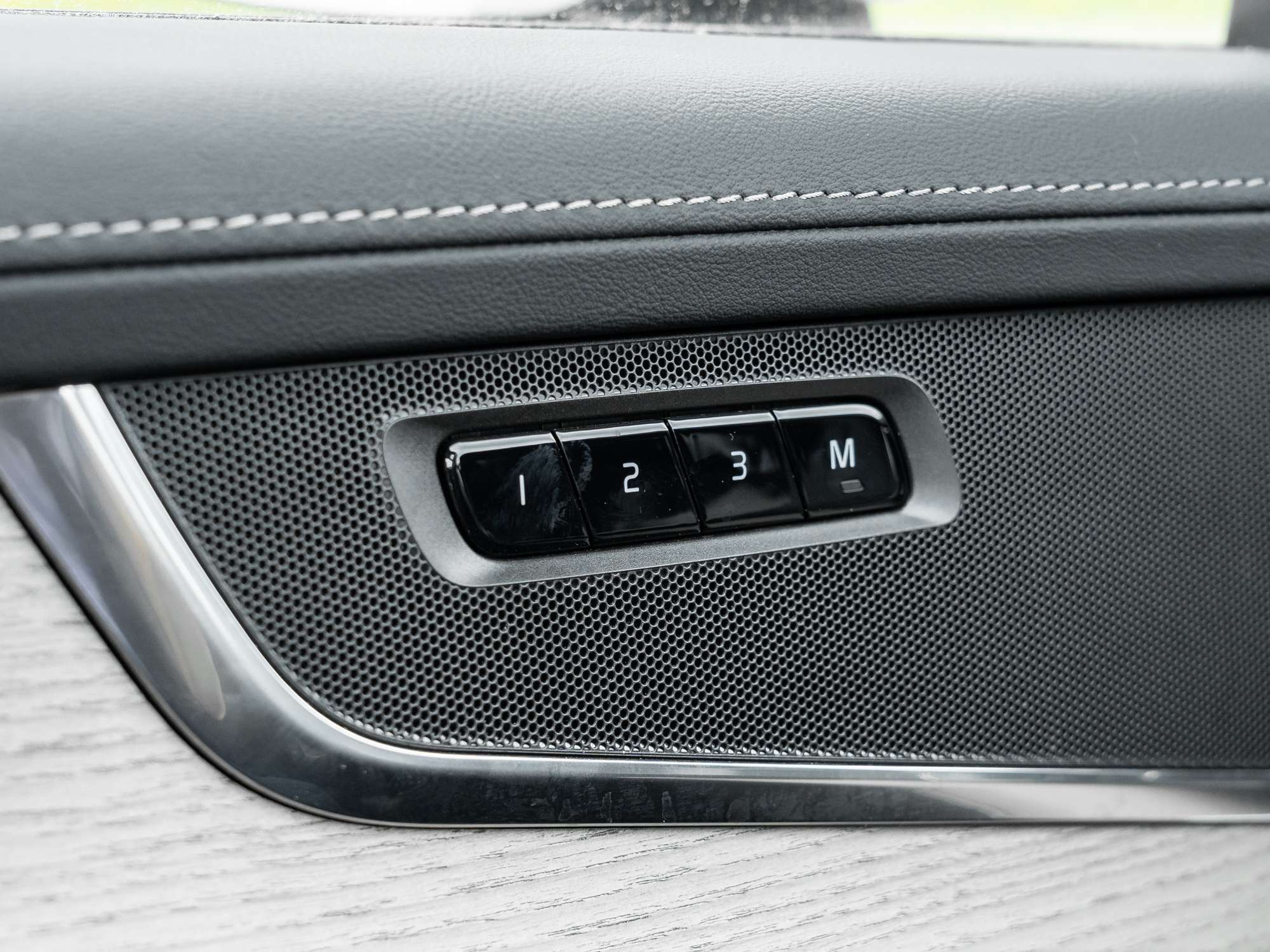 2026 Volvo XC90 B6 AWD PLUS 7-Seater |REAR CAMERA WASHER |2.99%* thumb 16