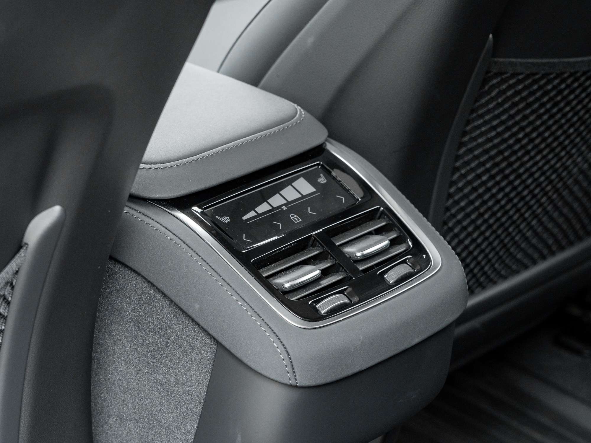 2026 Volvo XC90 B6 AWD PLUS 7-Seater |REAR CAMERA WASHER |2.99%* thumb 24