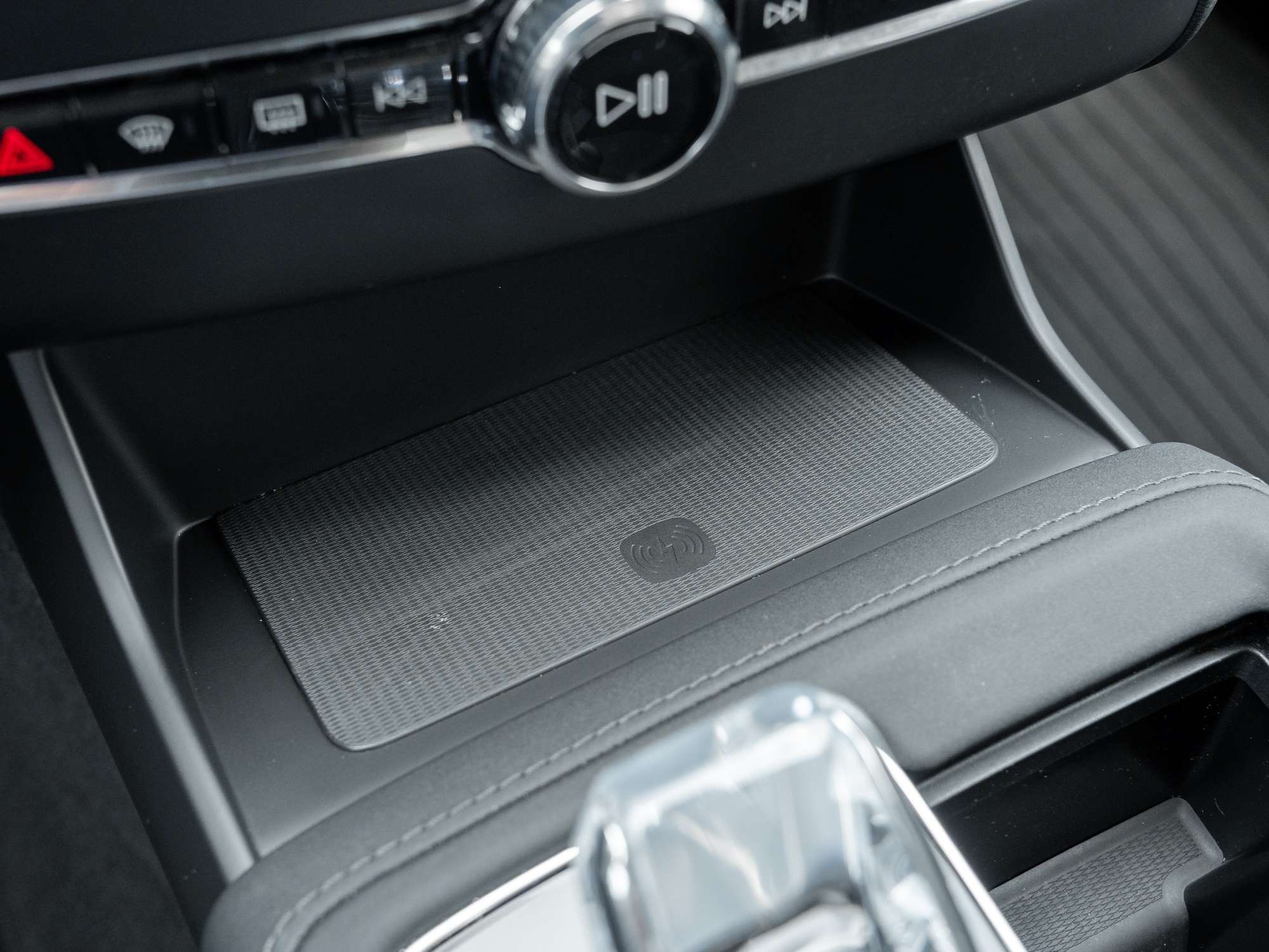 2026 Volvo XC90 B6 AWD PLUS 7-Seater |REAR CAMERA WASHER |2.99%* thumb 18