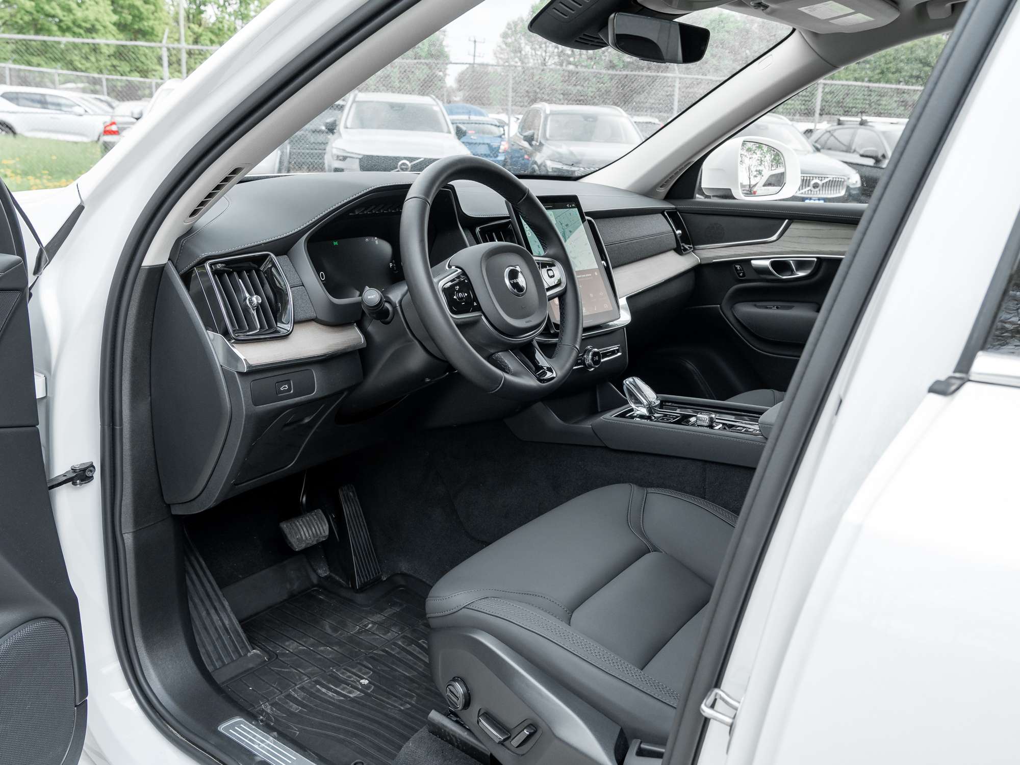 2026 Volvo XC90 B6 AWD PLUS 7-Seater |REAR CAMERA WASHER |2.99%* thumb 9