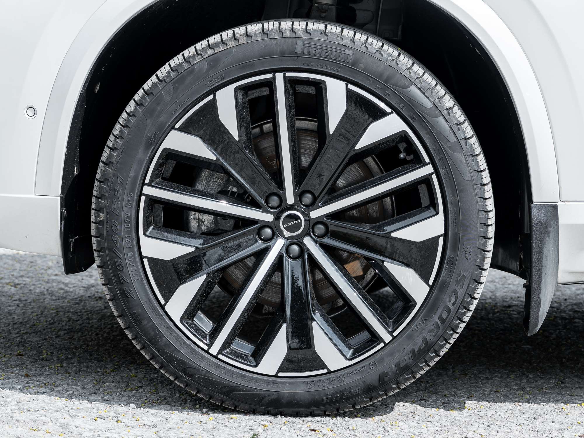 2026 Volvo XC90 B6 AWD PLUS 7-Seater |REAR CAMERA WASHER |2.99%* alt 5