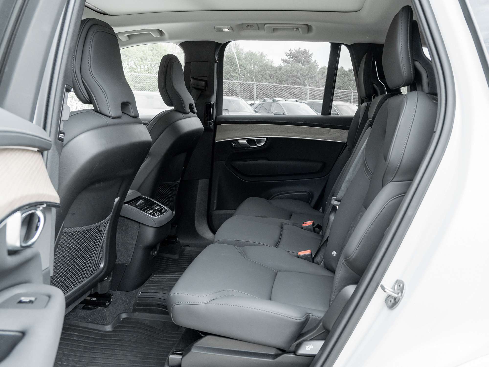 2026 Volvo XC90 B6 AWD PLUS 7-Seater |REAR CAMERA WASHER |2.99%* thumb 23