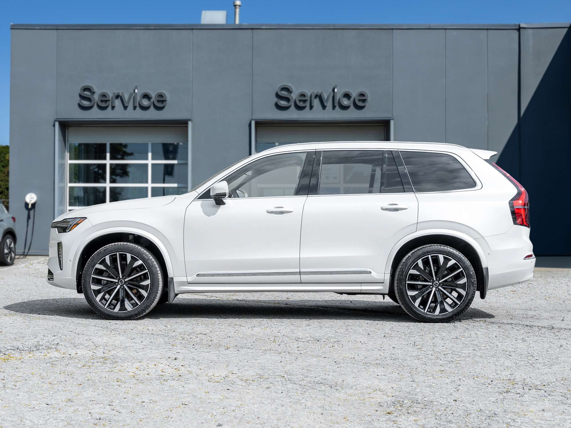 2026 Volvo XC90 B6 AWD PLUS 7-Seater |REAR CAMERA WASHER |2.99%* alt 4