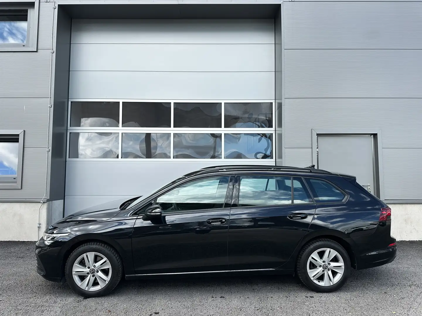 Volkswagen Golf Variant VIII 2.0 TDI DSG Life /Virtual / NAVI+/ APPLE Car/ Schwarz - 2