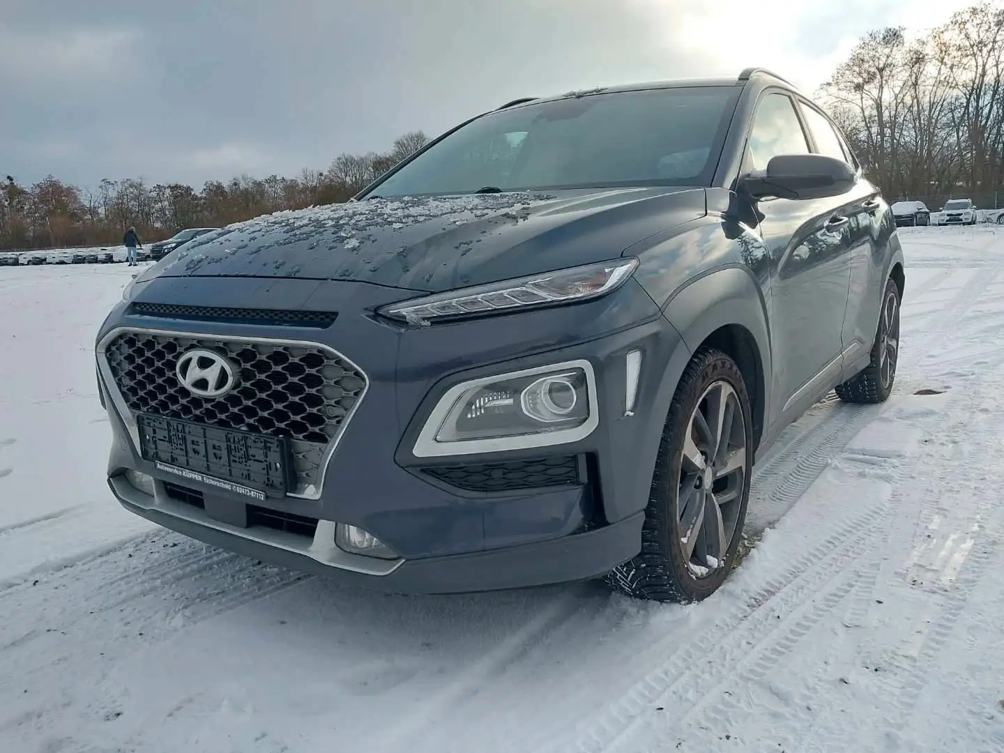 Hyundai KONA Premium 2WD Aut. *LED*Navi*AHK*HeadUp*1.Hd* Grau - 1