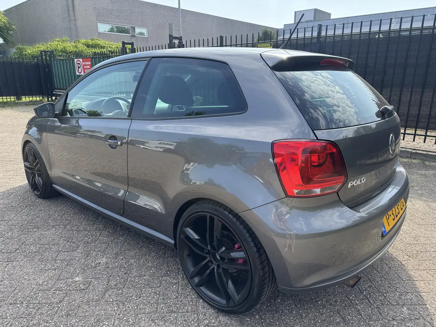 Volkswagen Polo 1.2 TSI Autom/Tiptr DSG Highline Clima/Stoelverw/C Gris - 2
