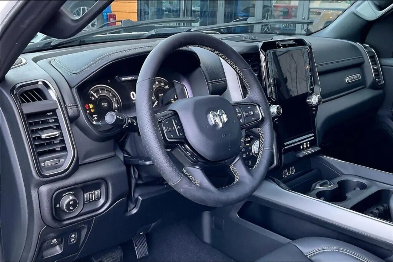 RAM 1500 снимка RAM 1500
