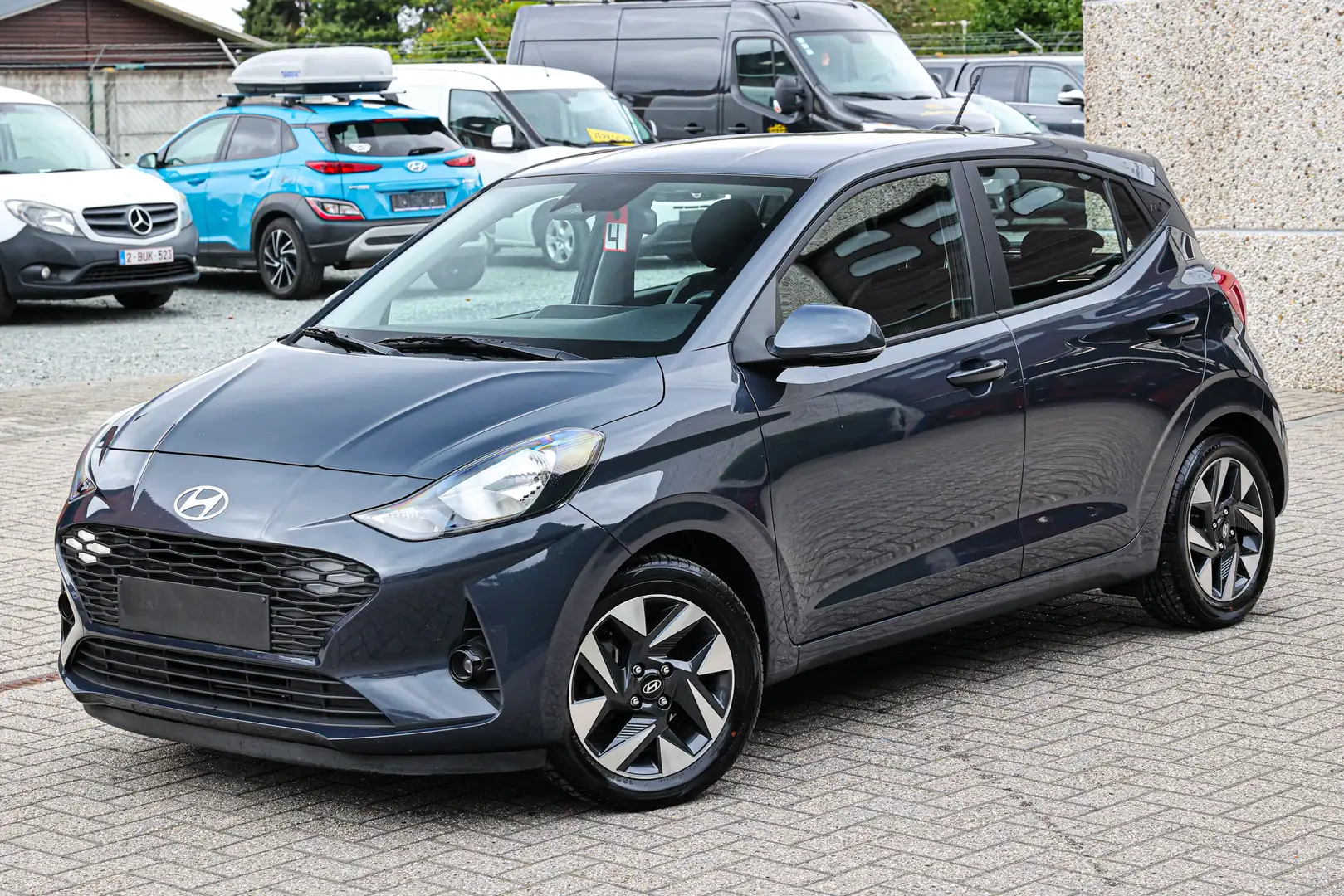 Hyundai i10 TECHNO-PAK*AUTOMAAT*CAMERA*NAVIGATIE*APPLE-CARPLAY Grijs - 1