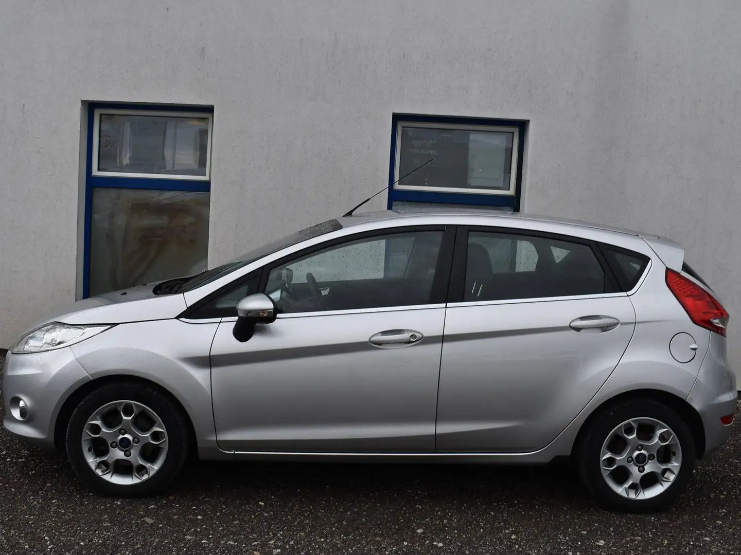 Ford Fiesta Titanium Grau - 2