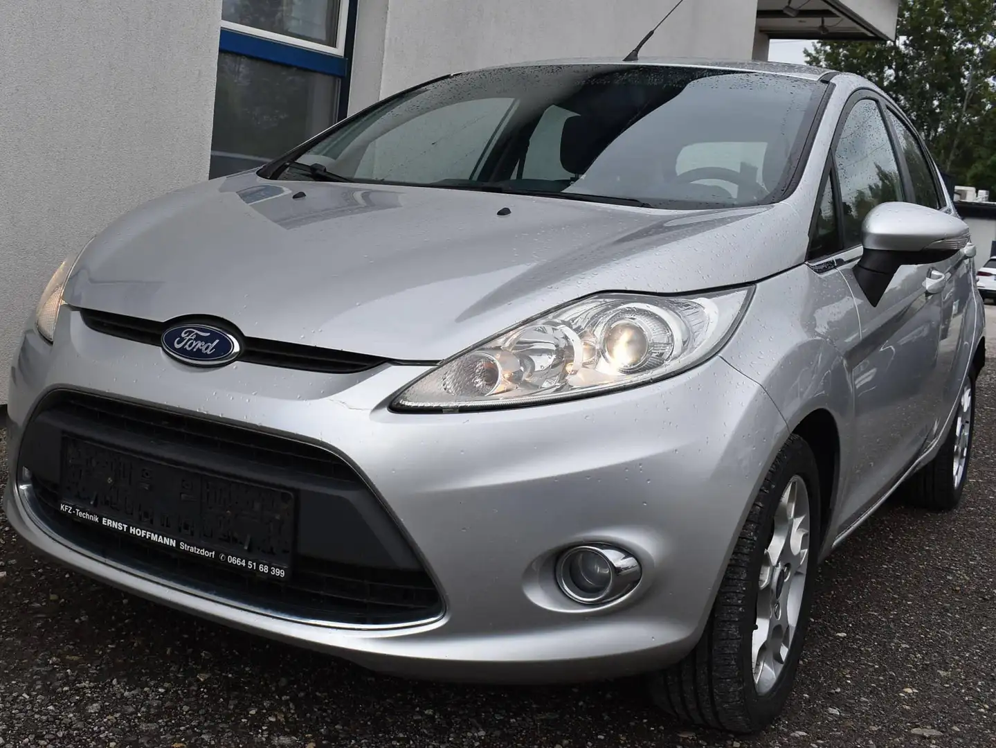 Ford Fiesta Titanium Grau - 1