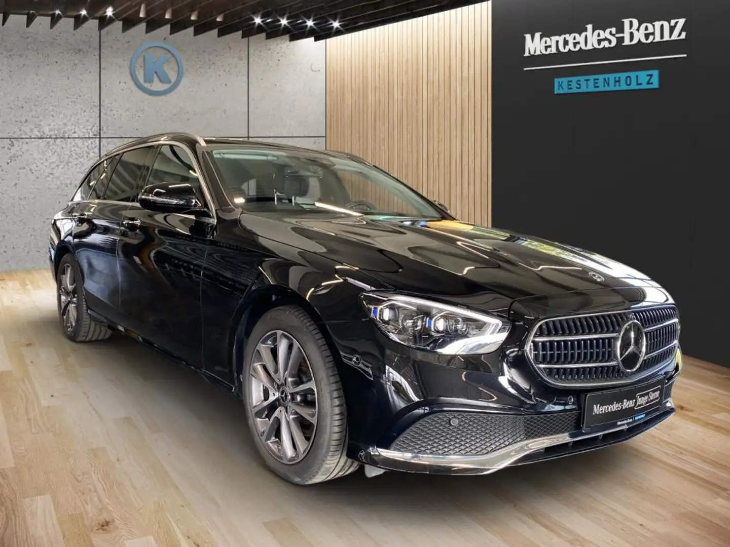 Mercedes-Benz E 220 d T *AVANTGARDE*MBUX*MEMO*AHK*PANO* Schwarz - 2