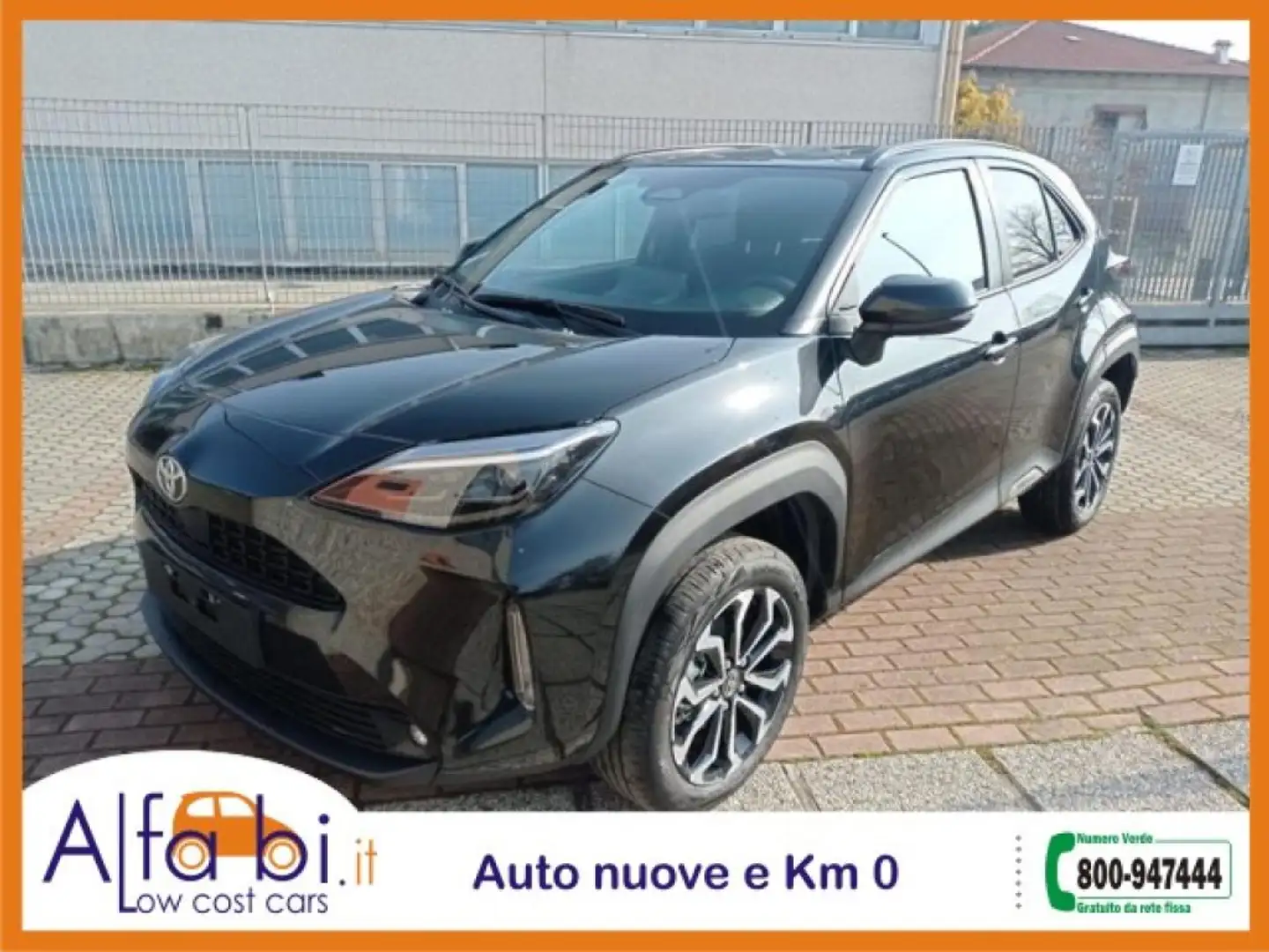 Toyota Yaris Cross 1.5 Hybrid 130CV FWD e-CVT Trend Schwarz - 2