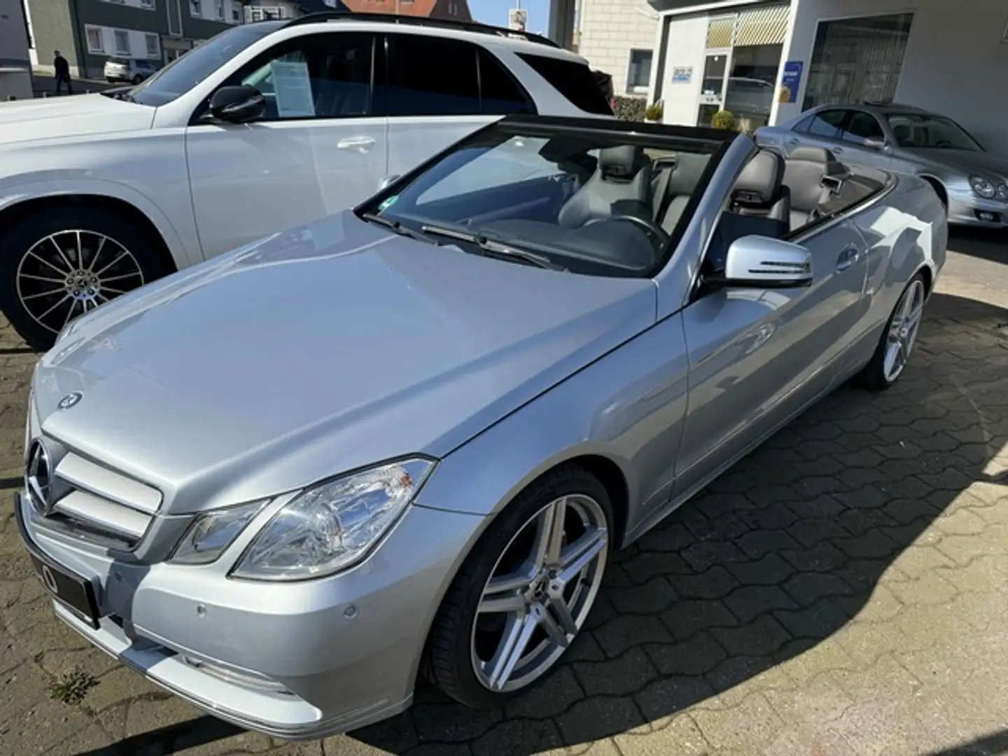 Mercedes-Benz E 200 Cabrio Avantgarde 19 Zoll Airscarf Leder Argent - 1