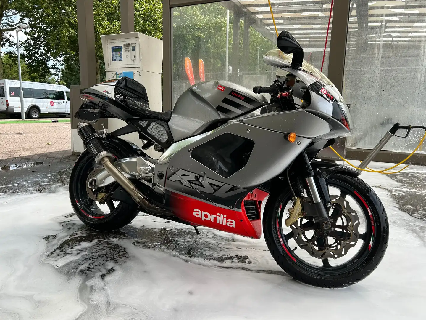 Aprilia RSV Mille Zilver - 1