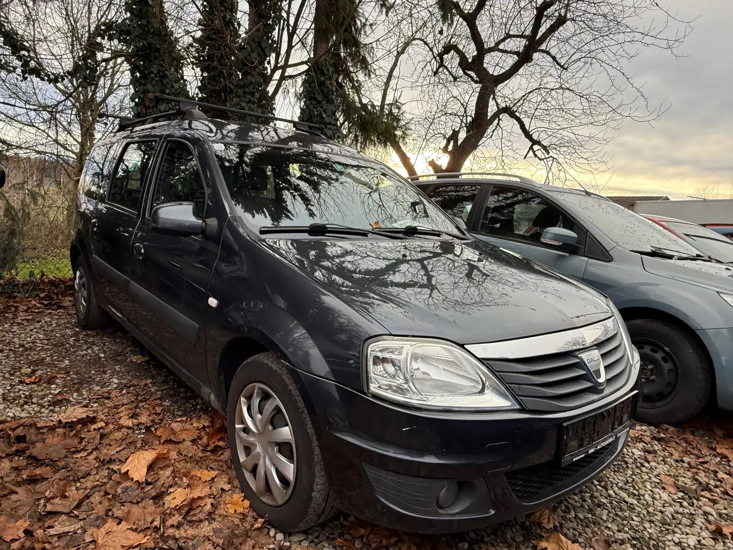 Dacia Logan Laureate Grau - 1