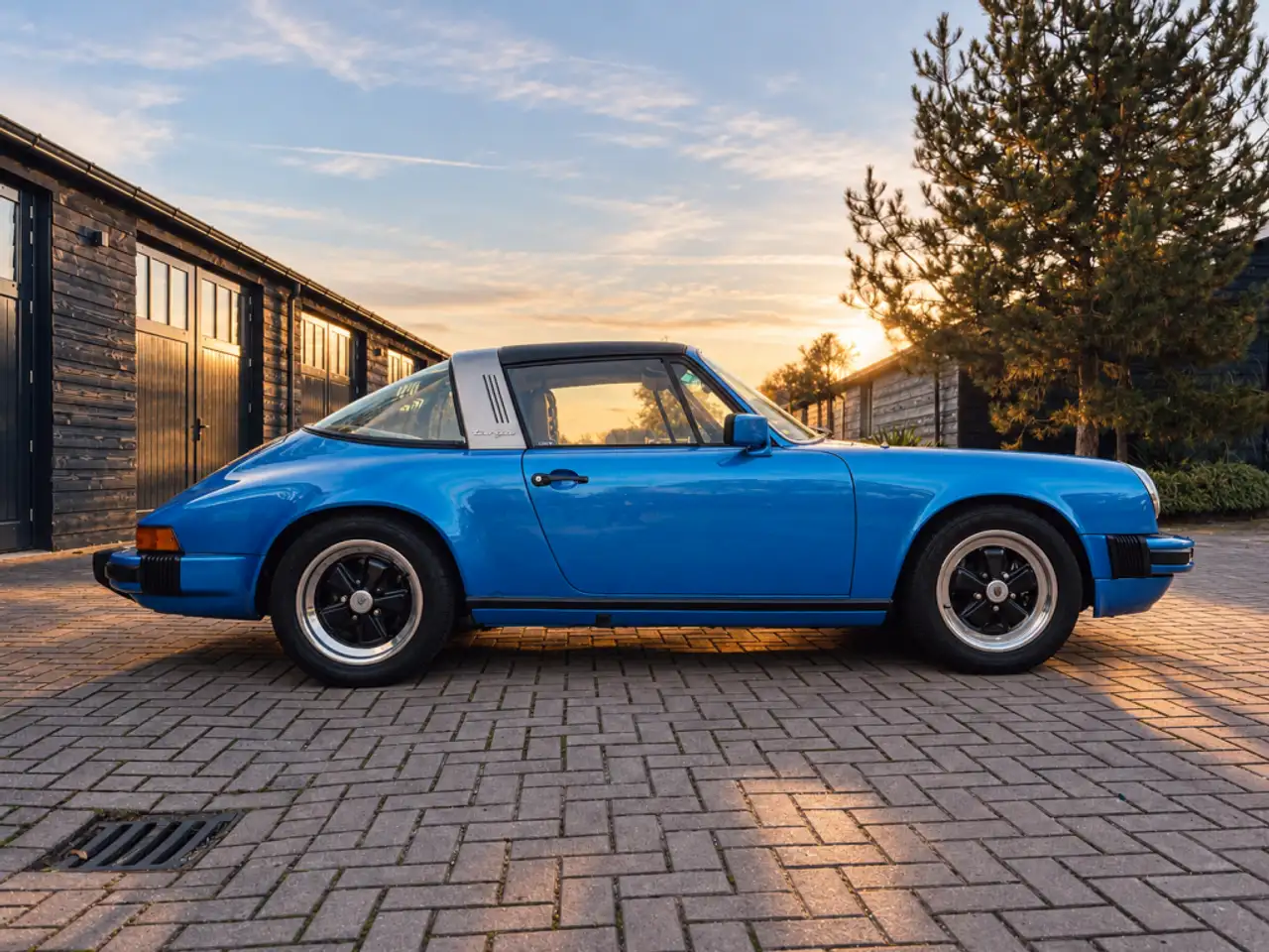 Porsche 911 3.0L SC Targa - Minerva Blue Metallic - Pascha Int, foto 4