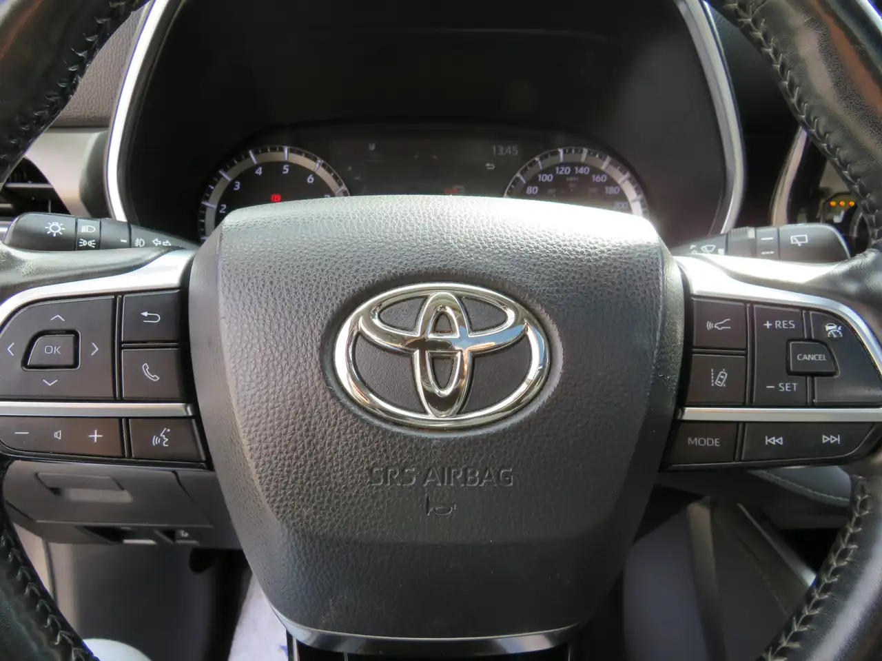 Toyota Highlander снимка Toyota Highlander