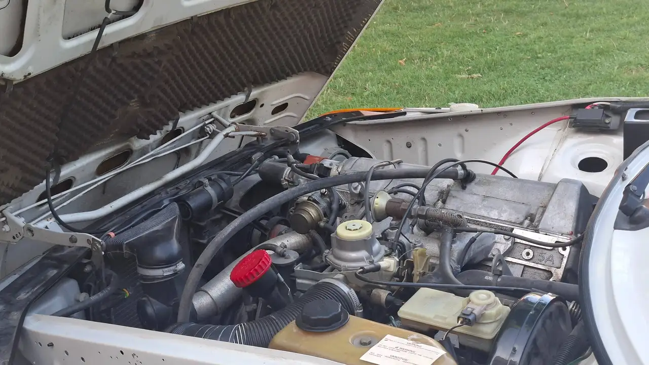 Saab 900 Sedan, foto 11