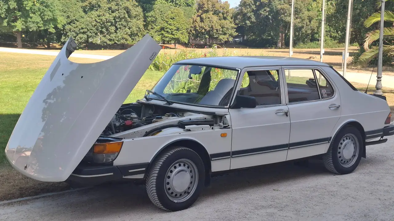 Saab 900 Sedan, foto 5