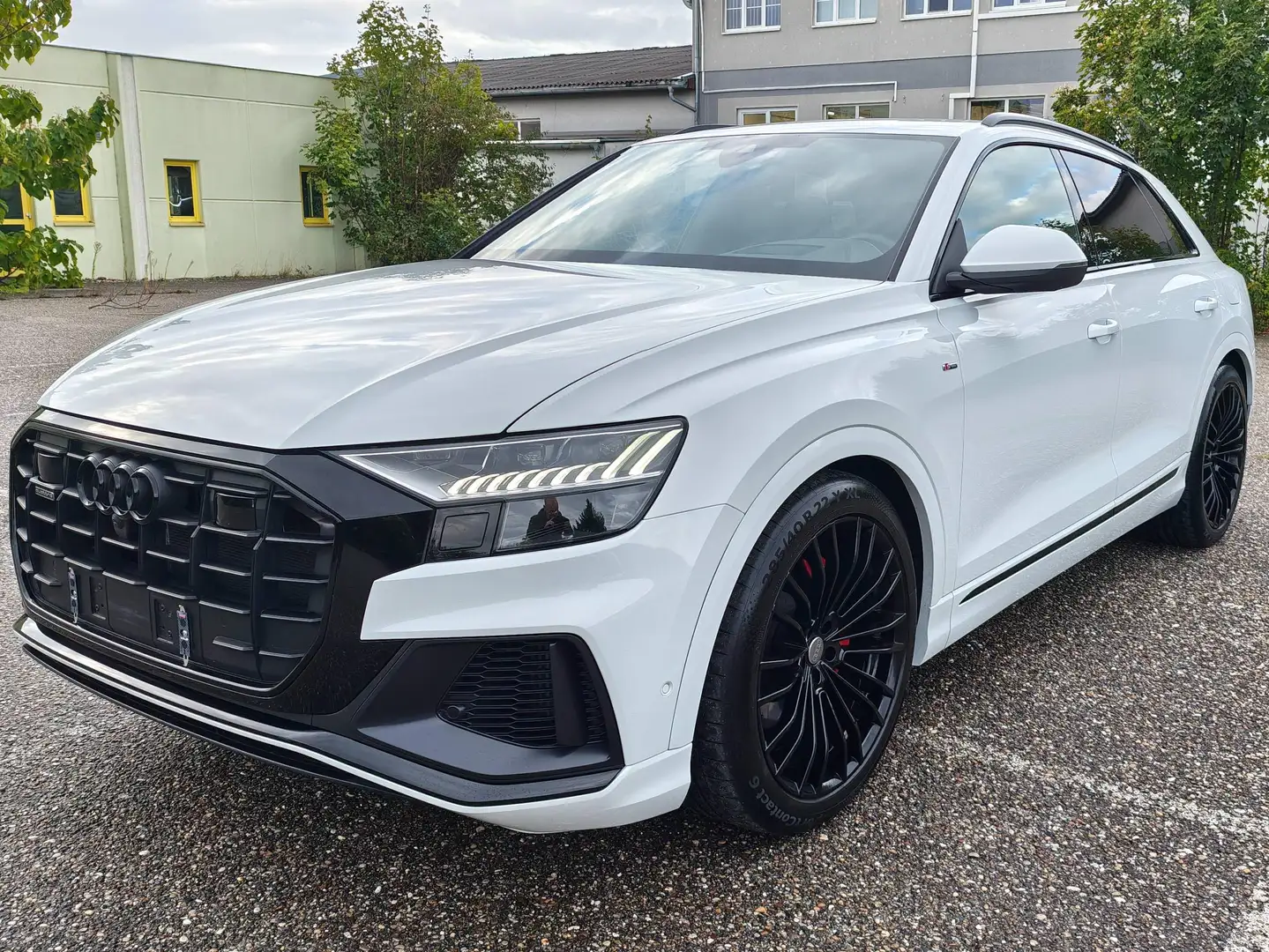 Audi Q8 55 TFSI e quattro Weiß - 1