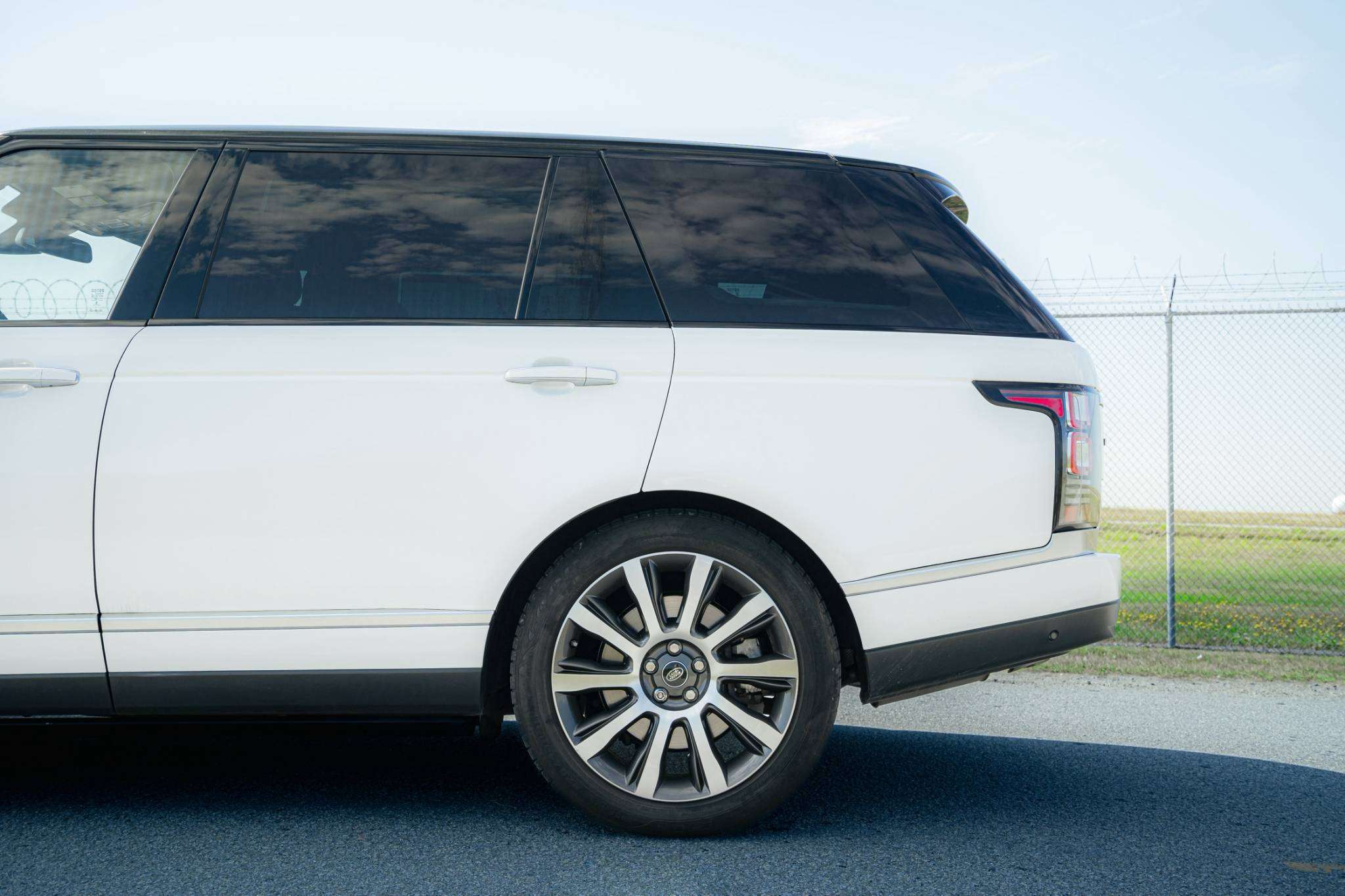 2016 Land Rover Range Rover Autobiography LWB| Ultra Low KM| Mint Condition — снимка 1