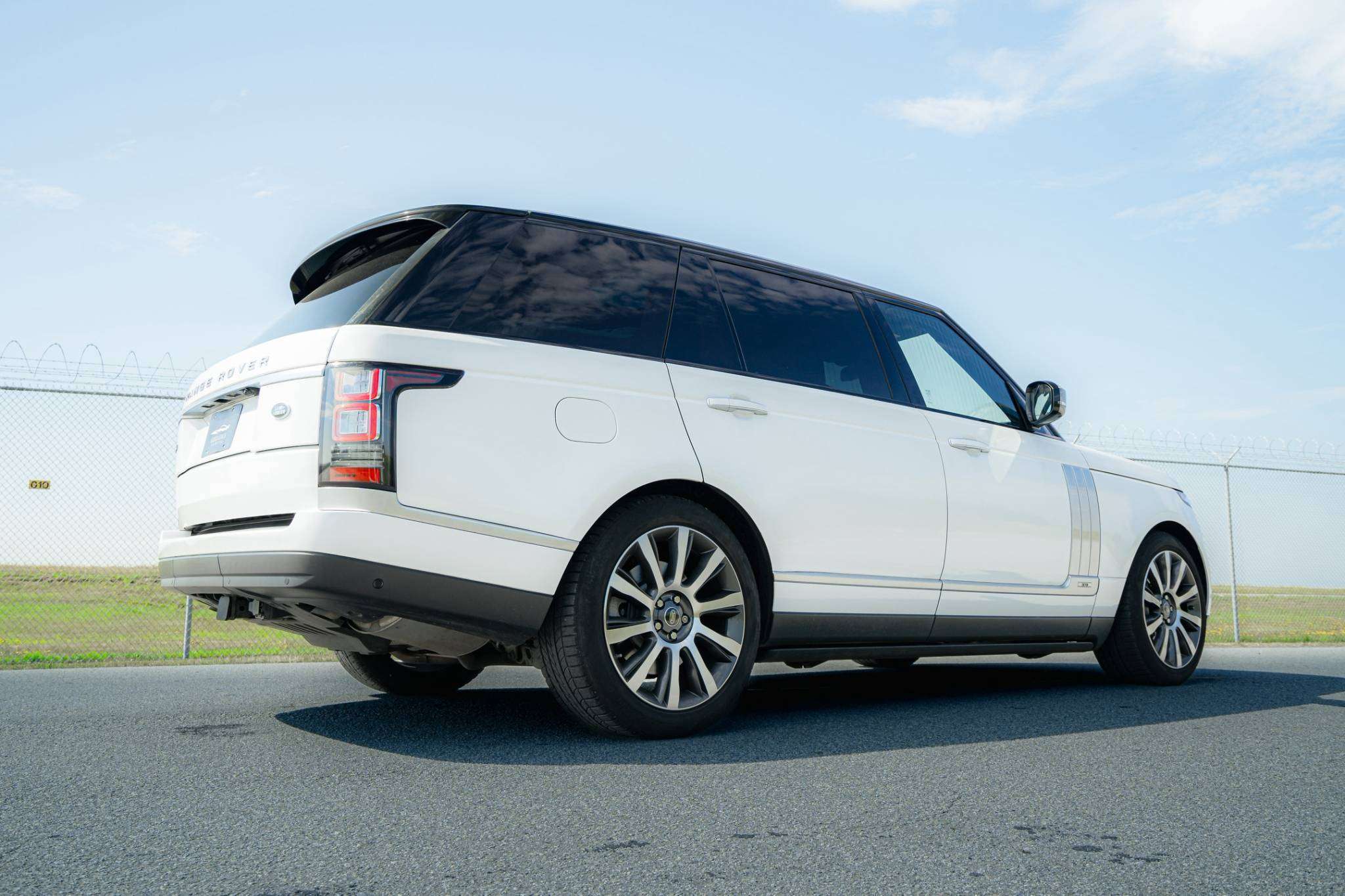 2016 Land Rover Range Rover Autobiography LWB| Ultra Low KM| Mint Condition — снимка 1