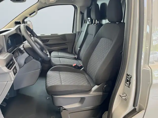 Volkswagen Transporter view 7