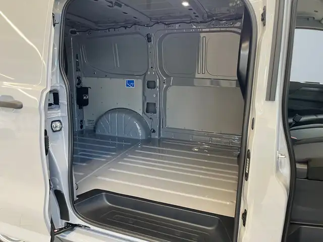 Volkswagen Transporter view 11