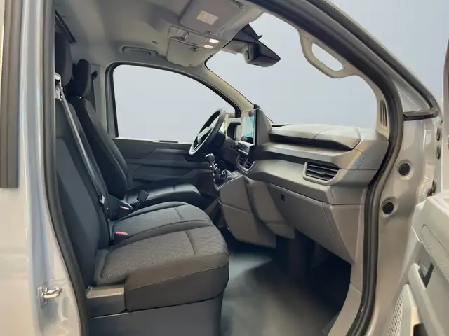 Volkswagen Transporter view 10