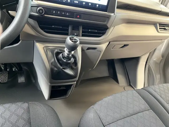 Volkswagen Transporter view 9