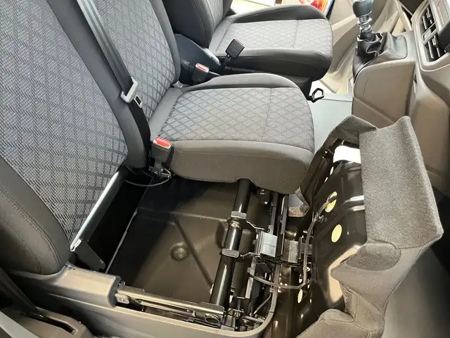 Volkswagen Transporter view 19