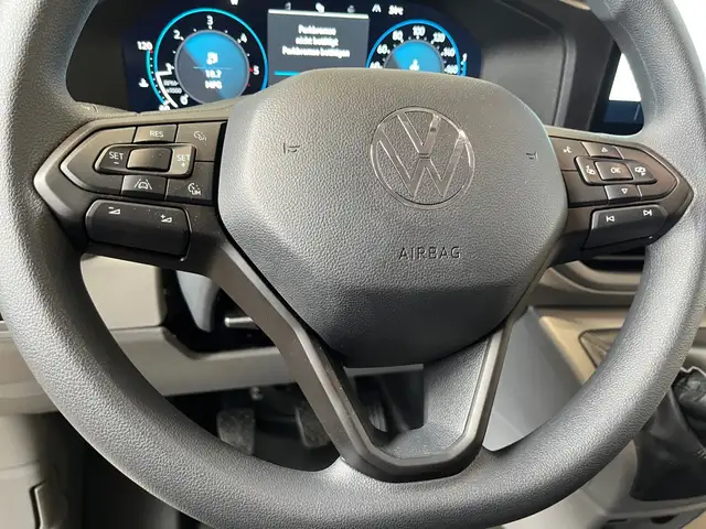 Volkswagen Transporter view 18