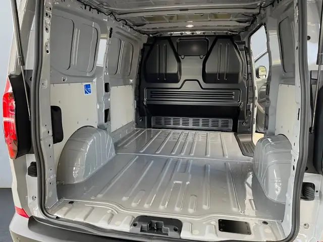 Volkswagen Transporter view 14