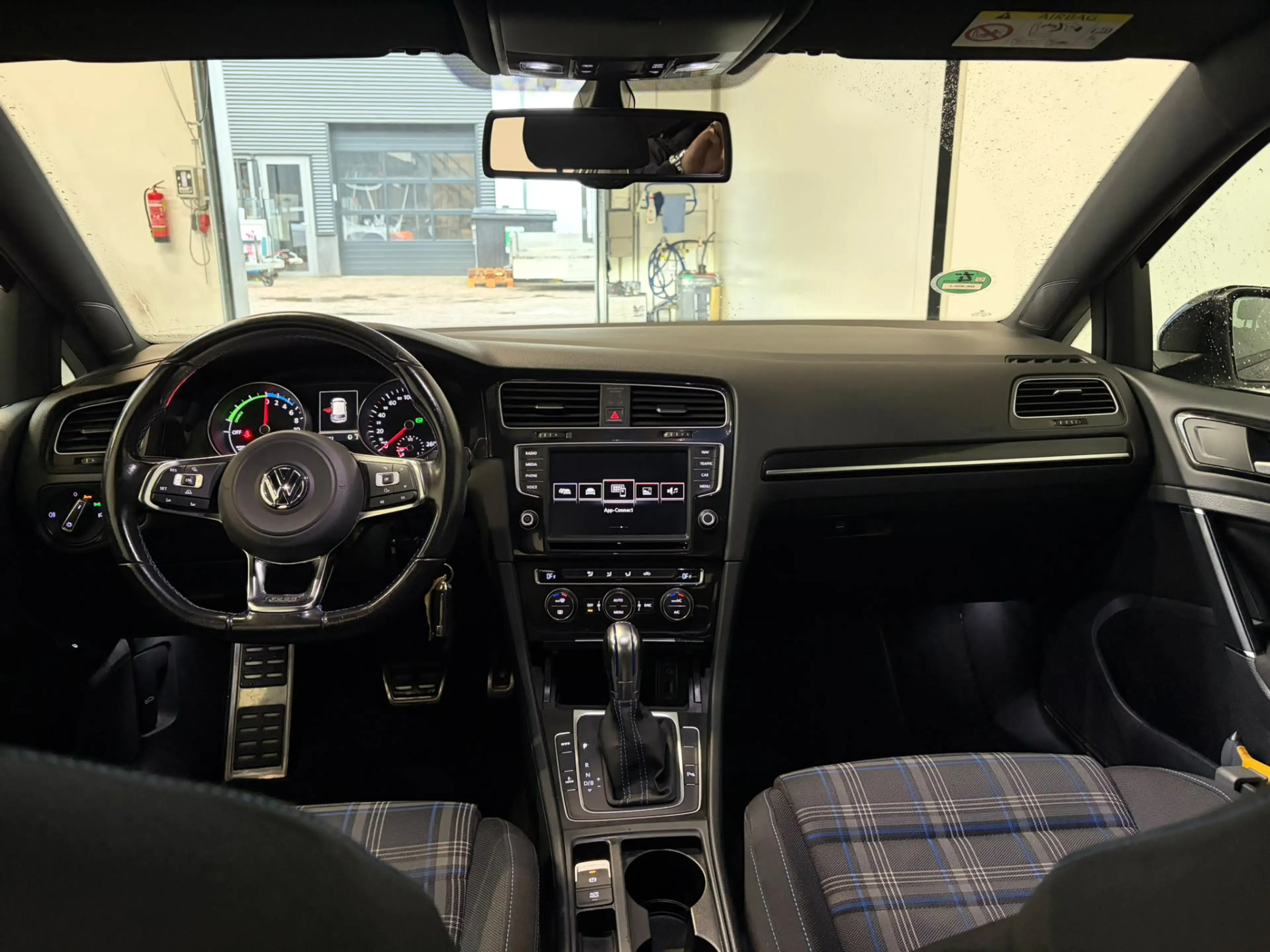 Volkswagen Golf GTE 1.4 TSI — photo 3