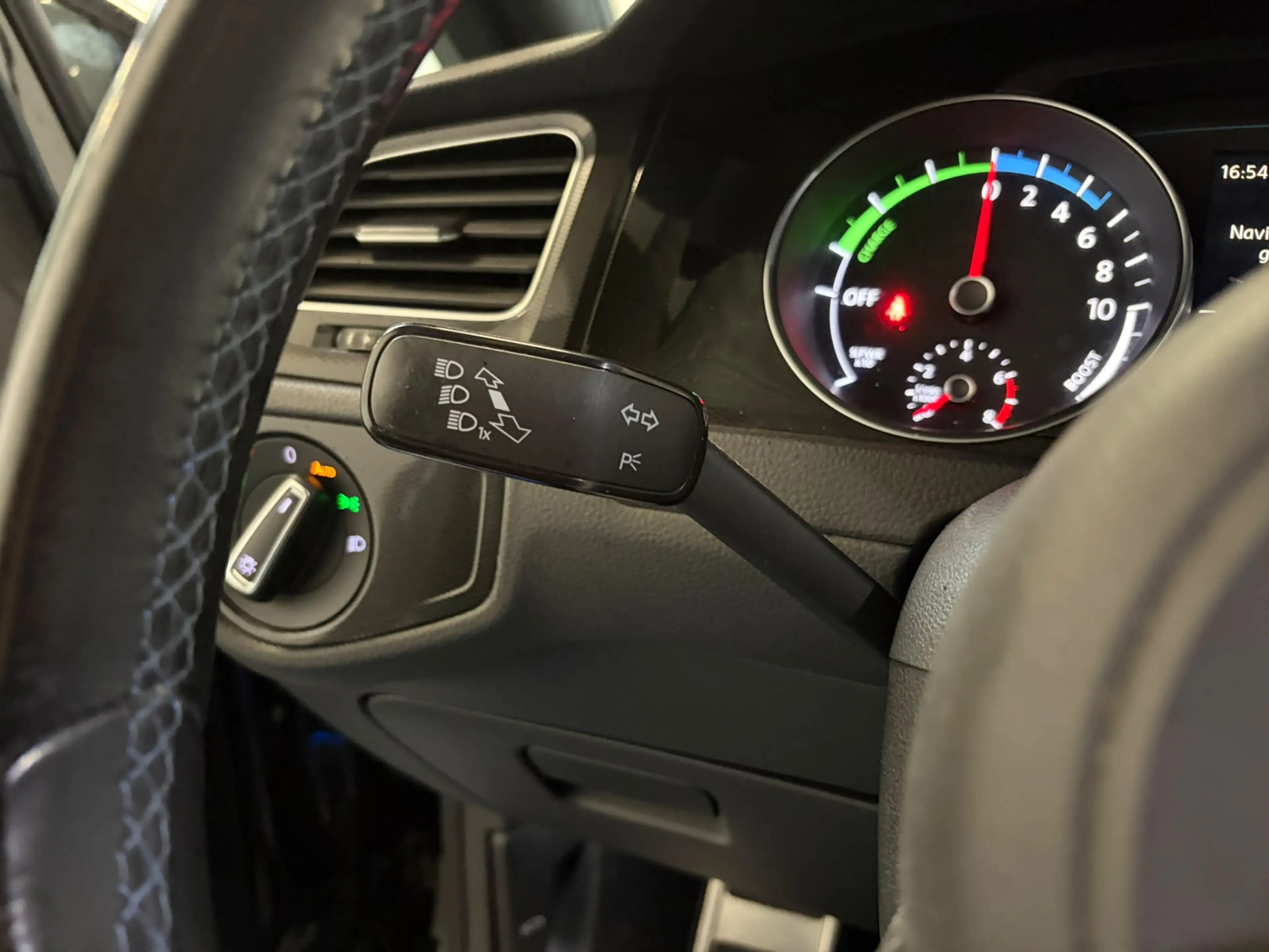 Volkswagen Golf GTE 1.4 TSI — photo 9