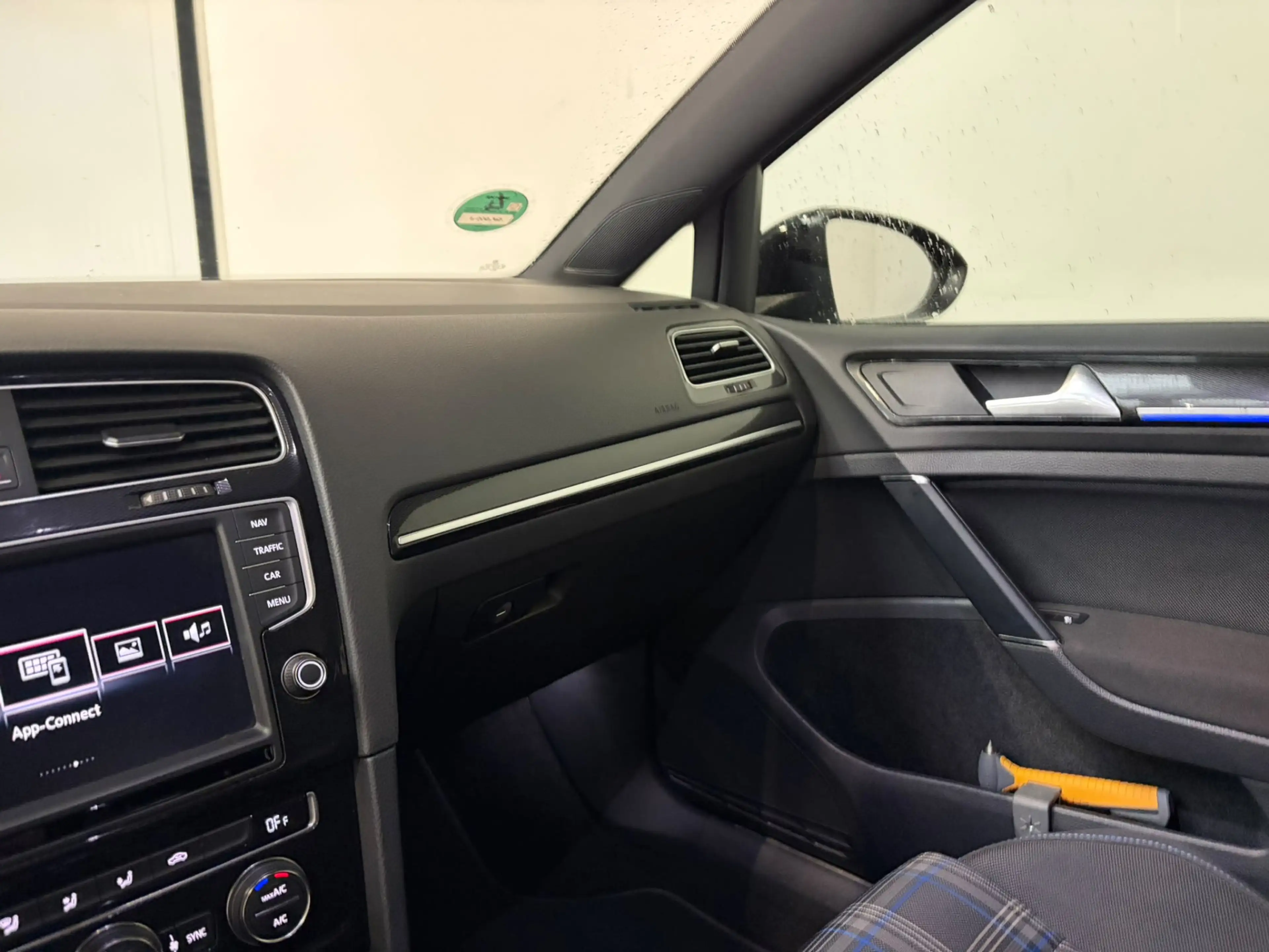 Volkswagen Golf GTE 1.4 TSI — photo 14