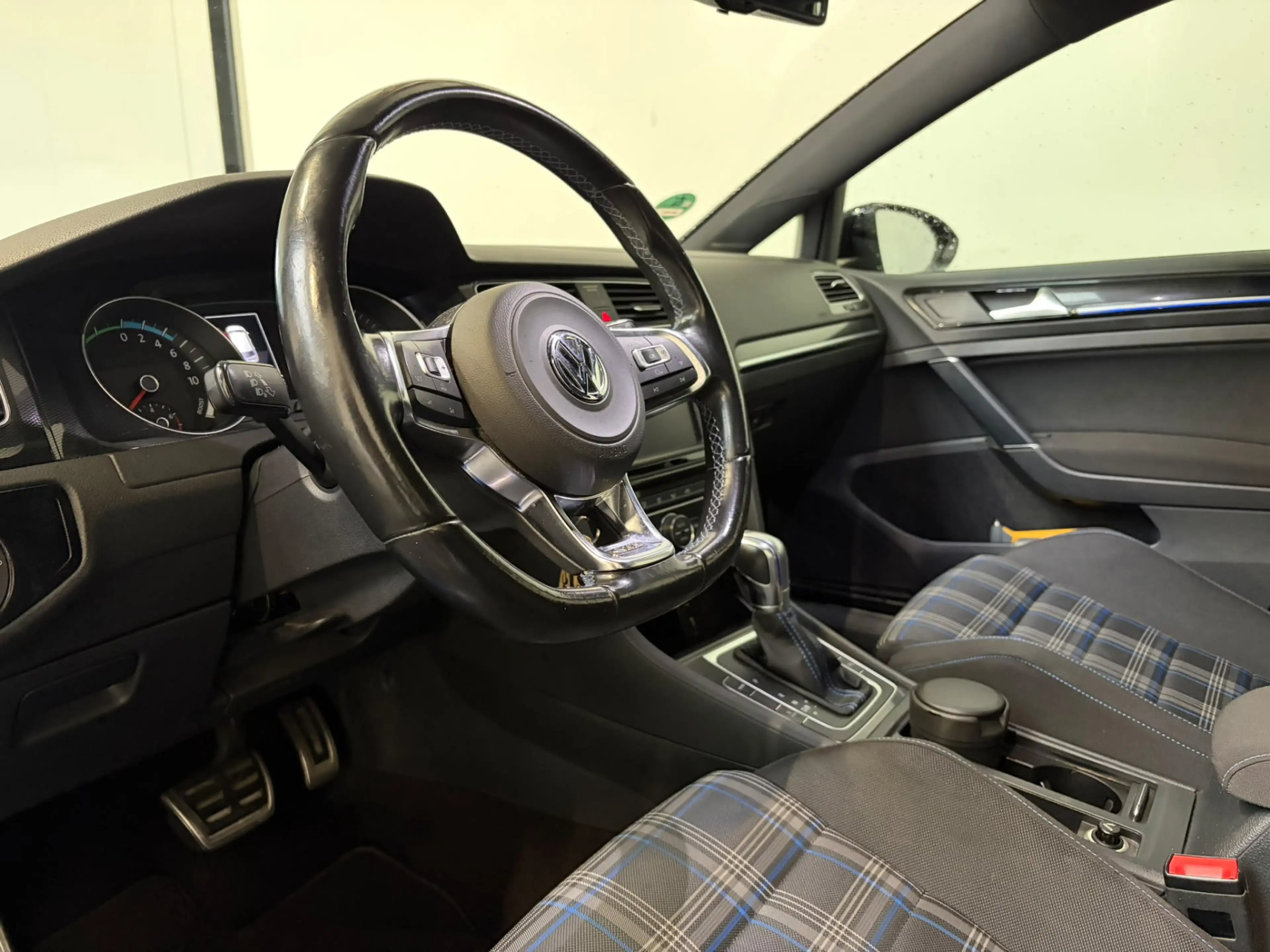 Volkswagen Golf GTE 1.4 TSI — photo 5
