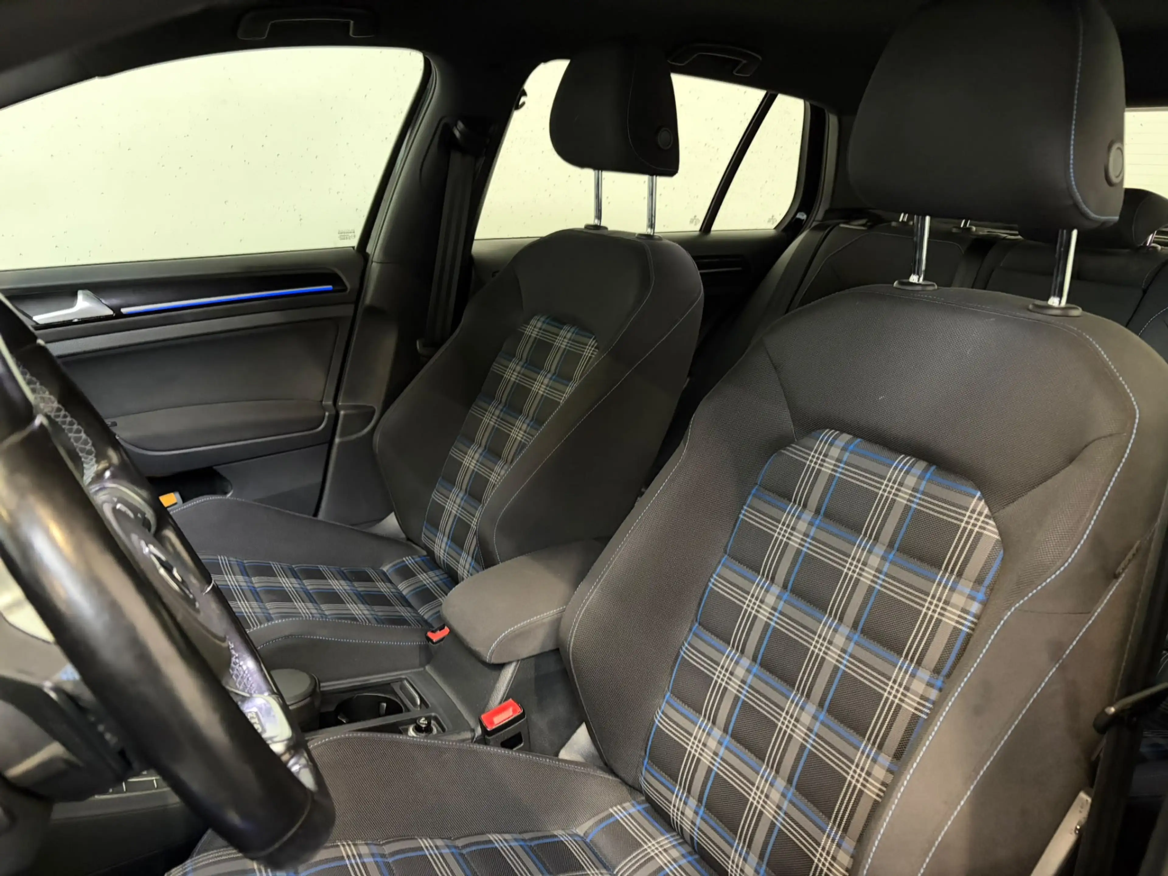 Volkswagen Golf GTE 1.4 TSI — photo 4