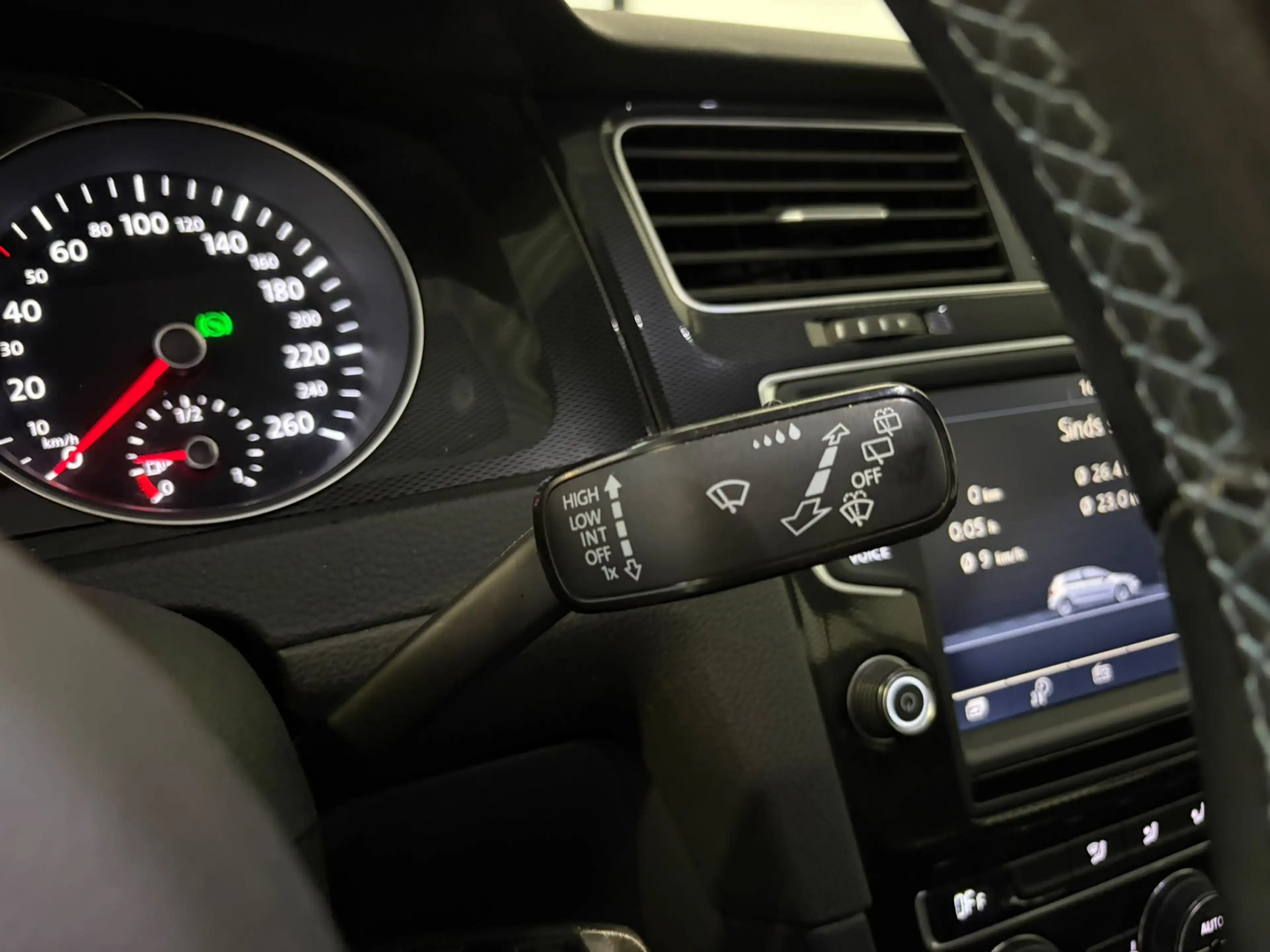 Volkswagen Golf GTE 1.4 TSI — photo 13